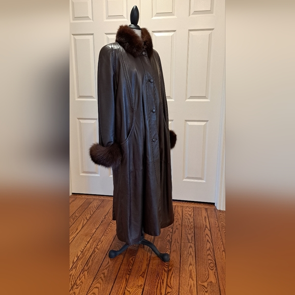 Genuine leather real fur trim full length coat by Santagostino - Picture 4 of 16